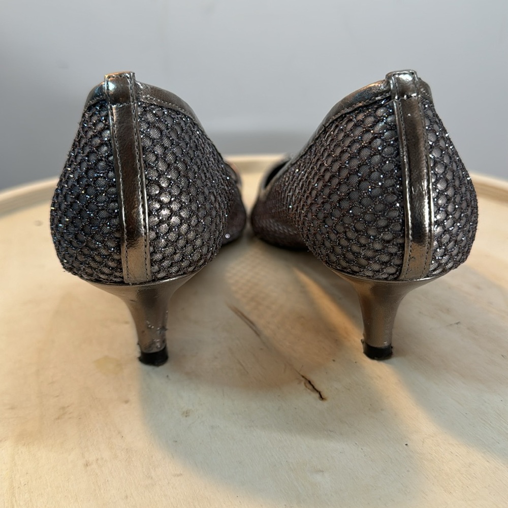 Adrianna Papell Lois Pump Gunmetal Pointy Toe Kitten Heel size 6.5 - Picture 4 of 8